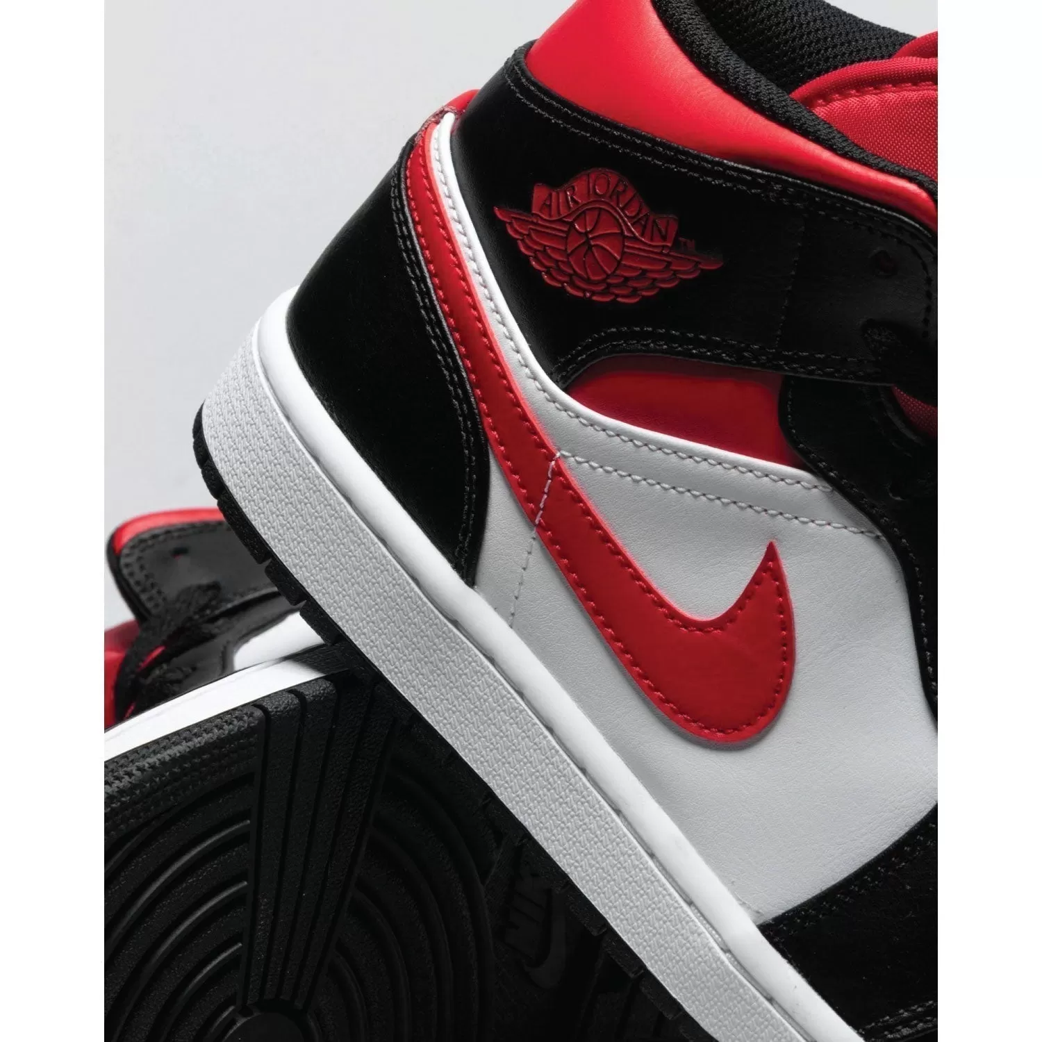 Air Jordan 1 Mid GS 'Bred Toe'