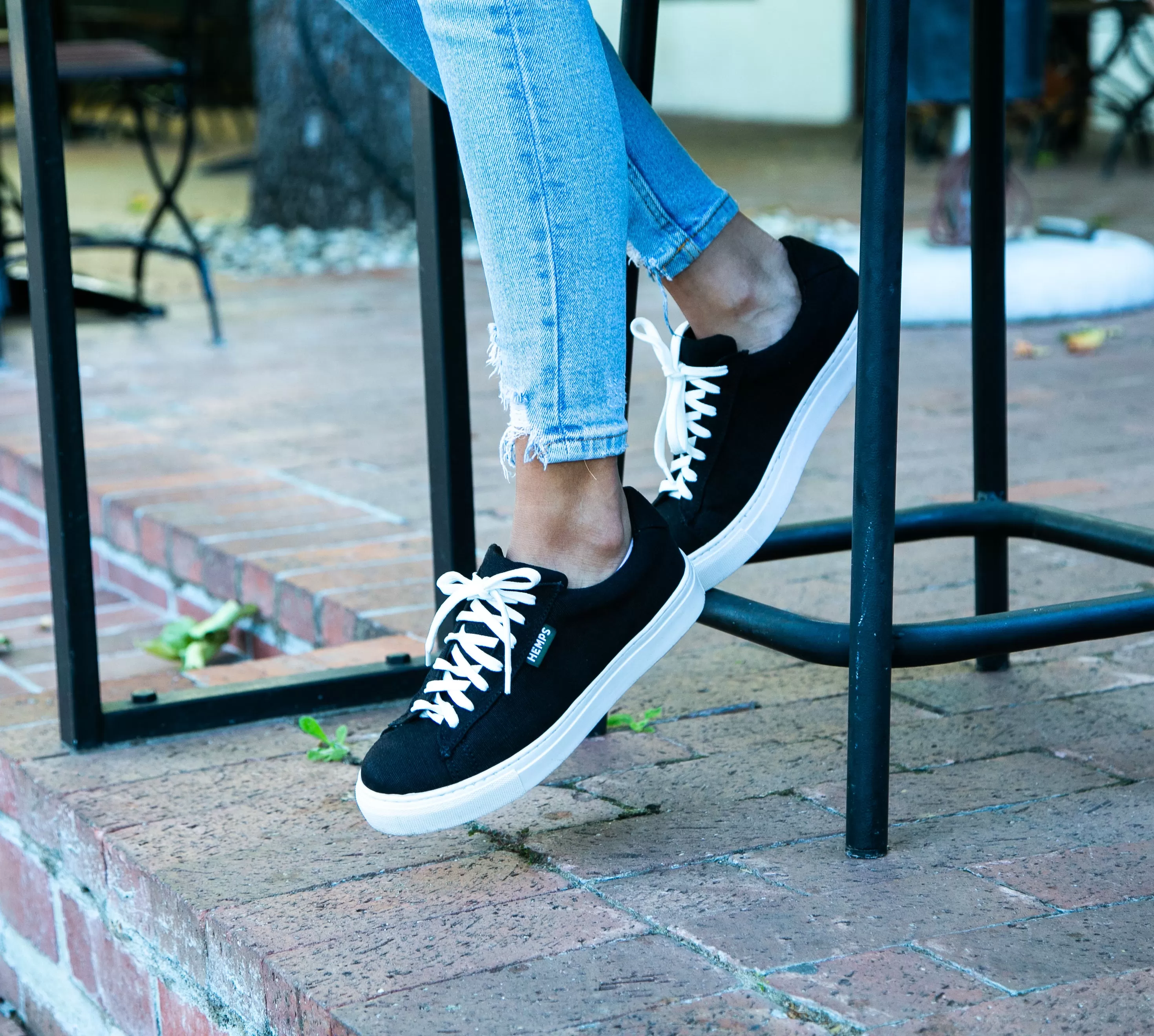 BLACK HEMP SNEAKERS