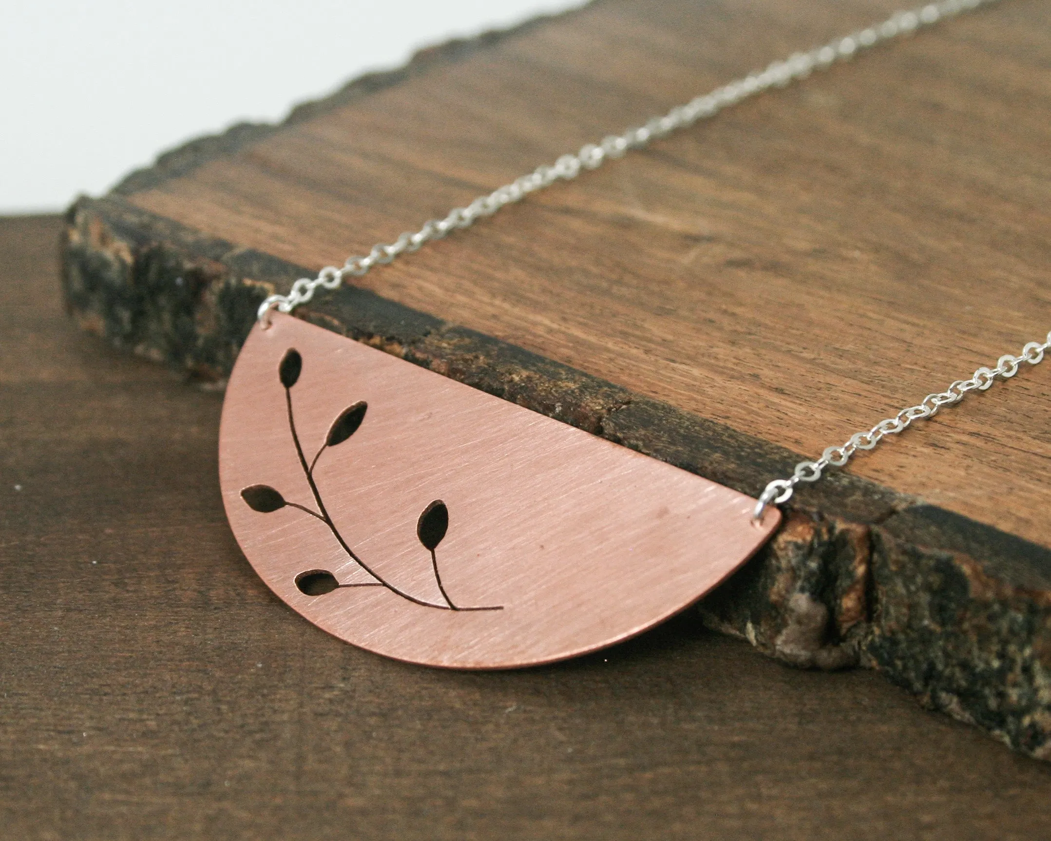 Botanical large Curve necklace