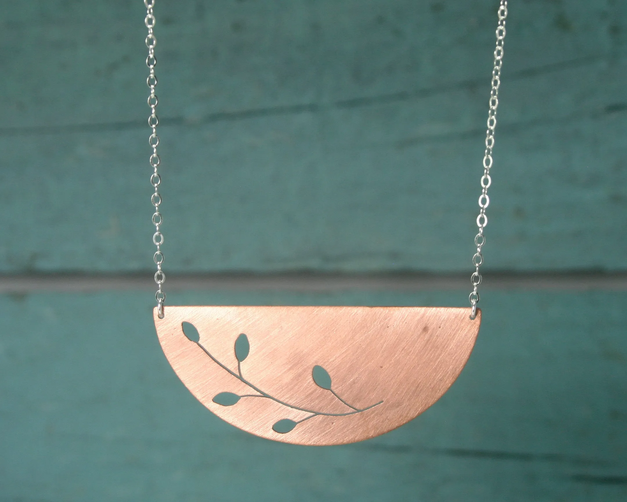 Botanical large Curve necklace