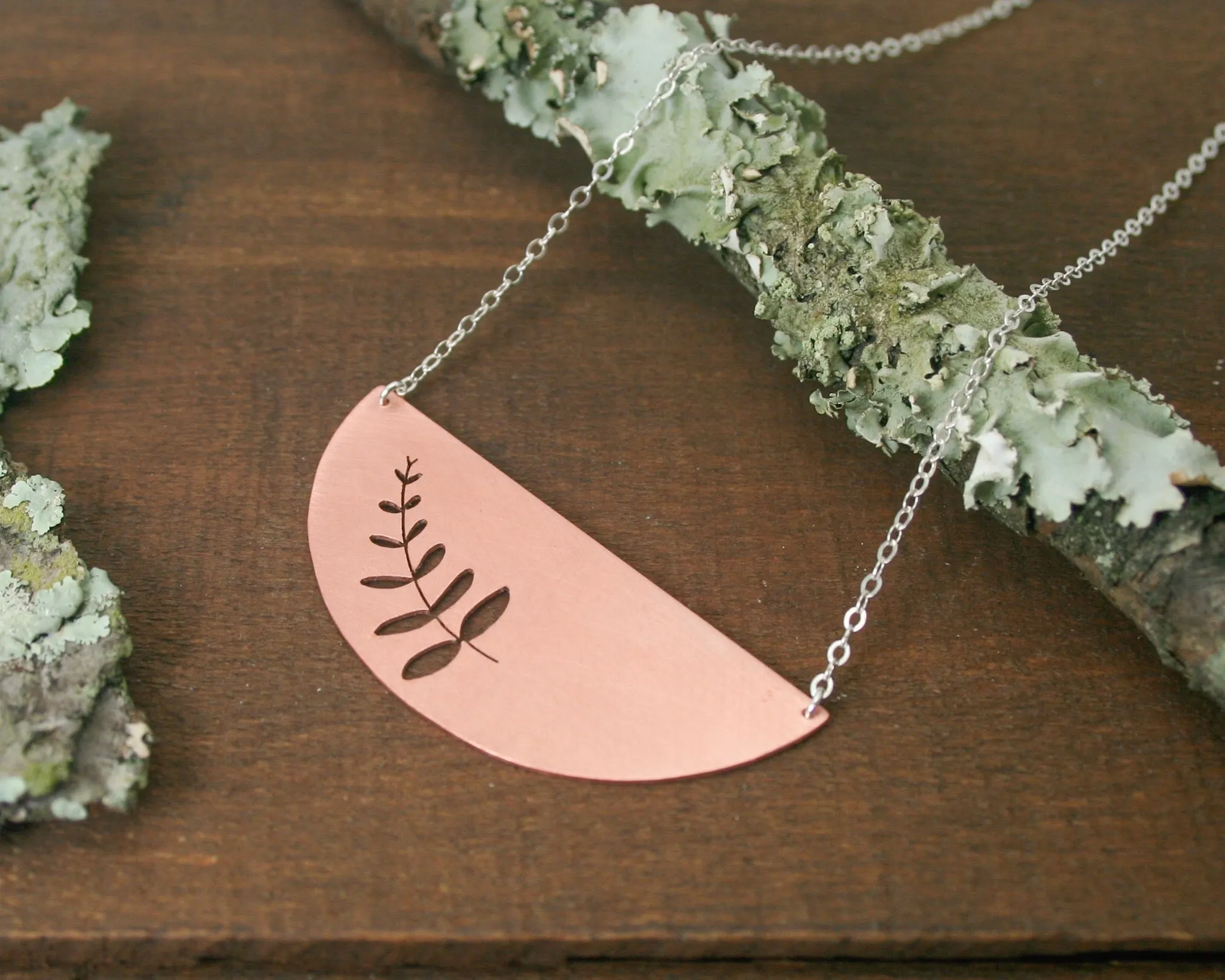 Botanical large Curve necklace