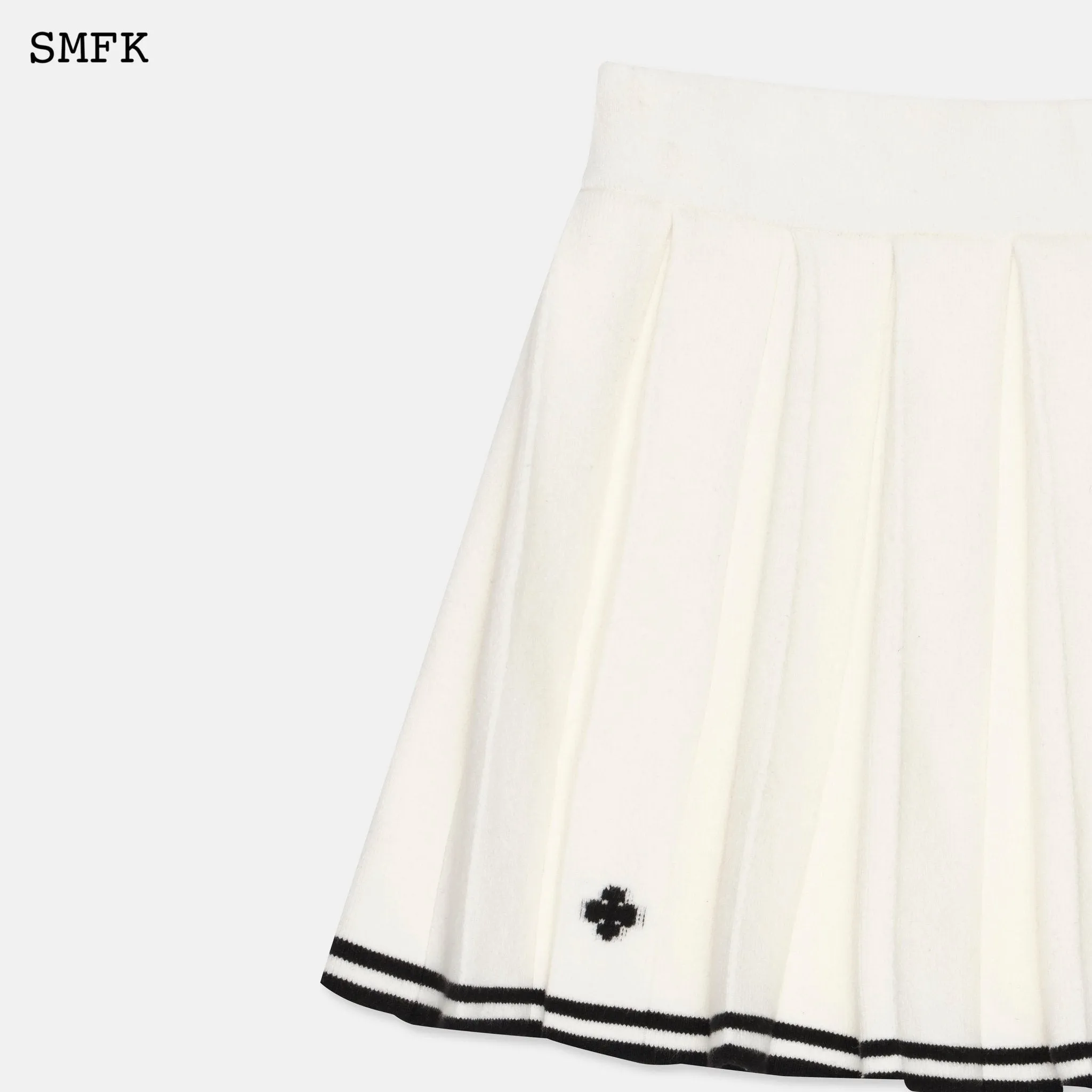 Compass Academy White Cashmere Pleated Skirt-