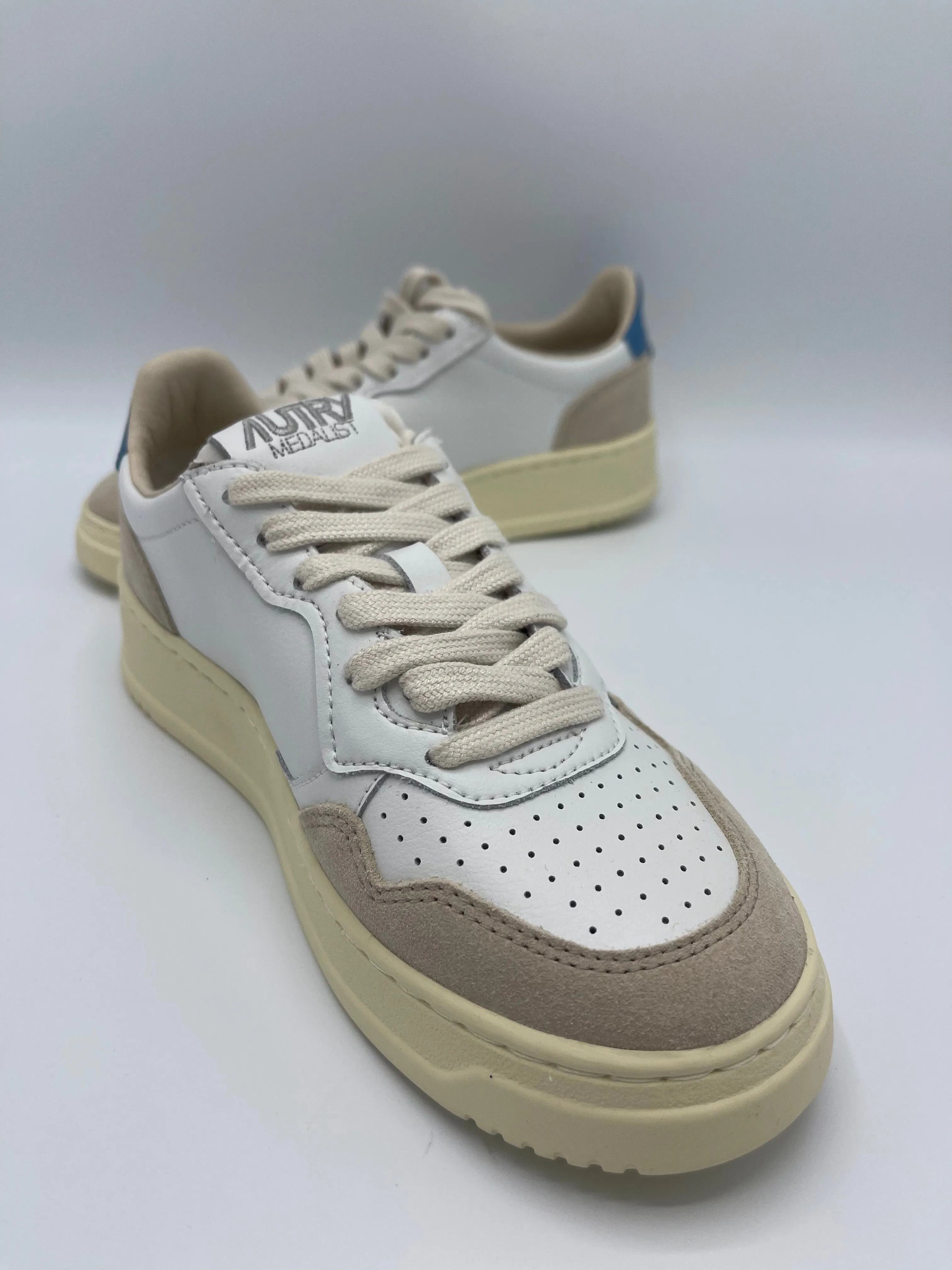 MEDALIST SUEDE NIAGARA SNEAKER - AUTRY